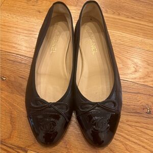 Authentic Chanel CC Lambskin Patent Cap Toe Ballerina Flats Black 39.5